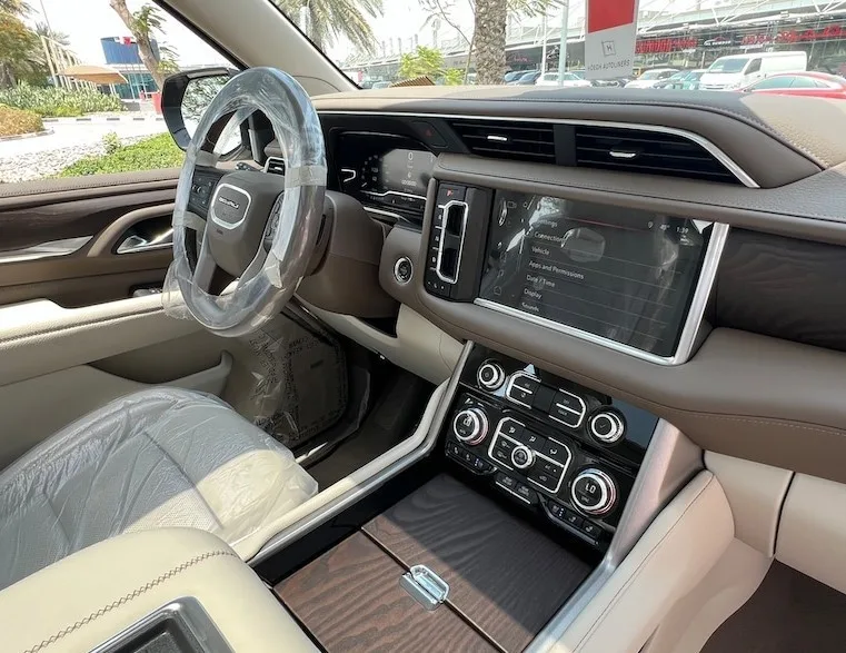 Interior GMC Yukon Denali​ 2025