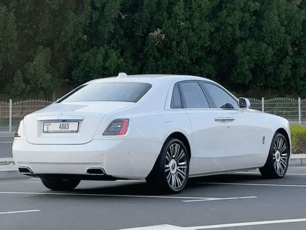 Dubai Luxury Rolls Royce with Chauffeur